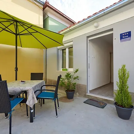 Dom wakacyjny House Dvor *