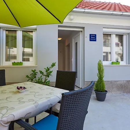 House Dvor Dom wakacyjny