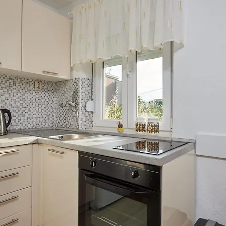House Dvor Seget Vranjica