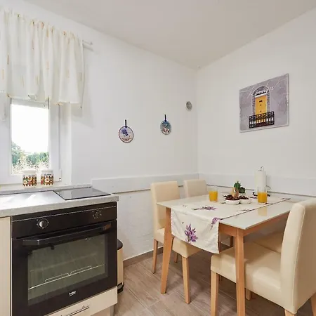 House Dvor Dom wakacyjny