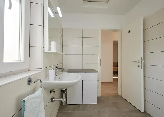 House Dvor * Seget Vranjica